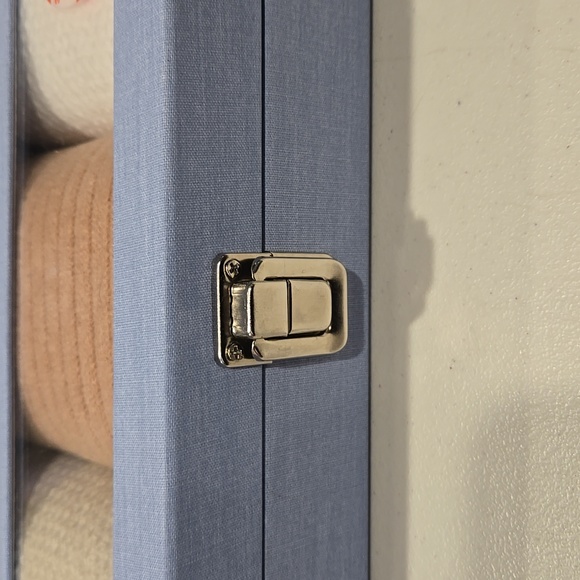 New in box GAP set of 3 super soft boot socks in a reusable case - Picture 5 of 5